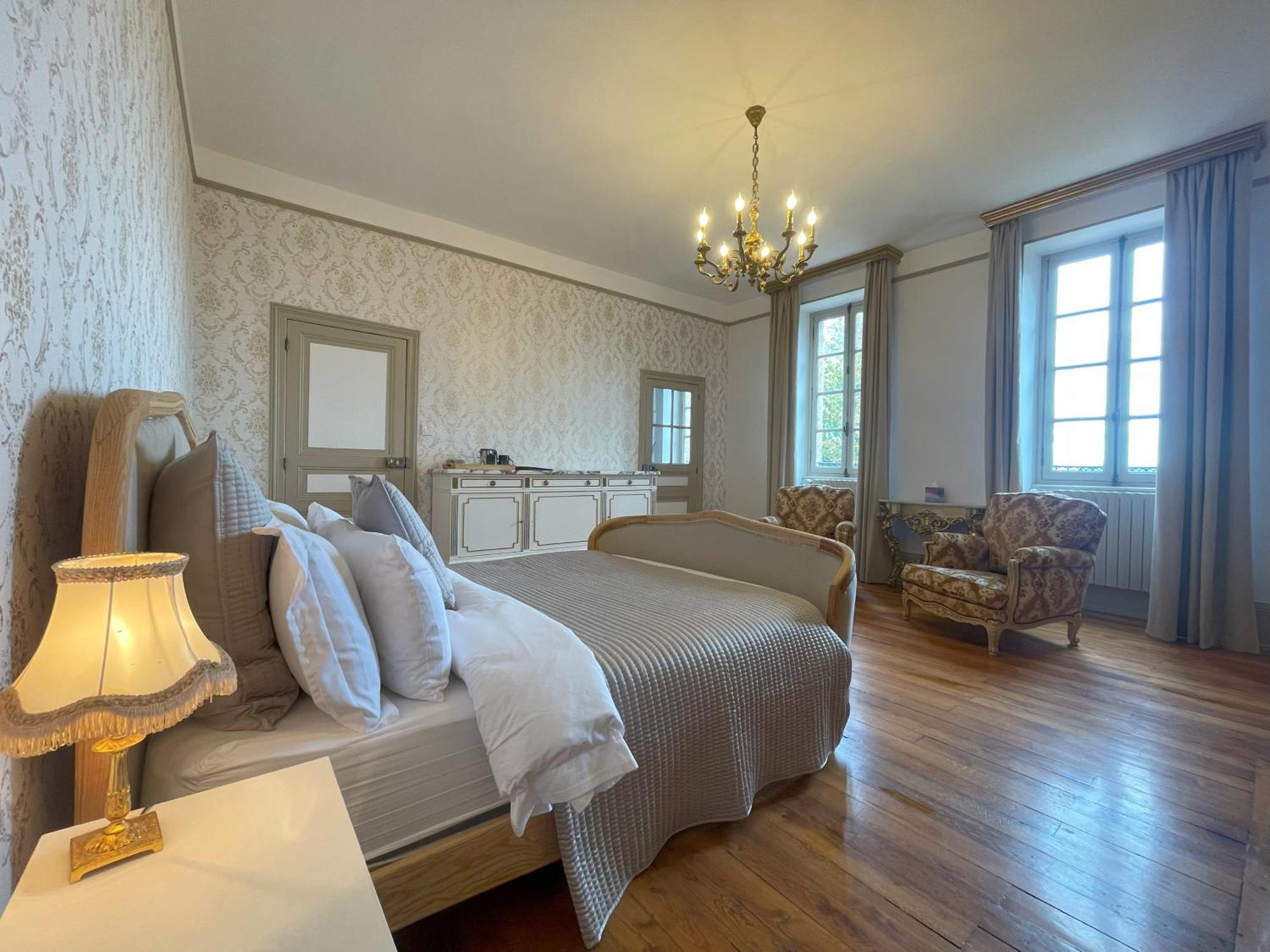 Chateau De Bruges Lapeyrouse エクステリア 写真