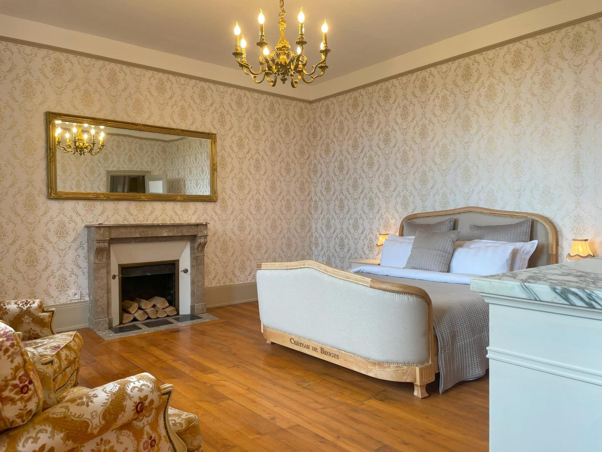 Chateau De Bruges Lapeyrouse エクステリア 写真