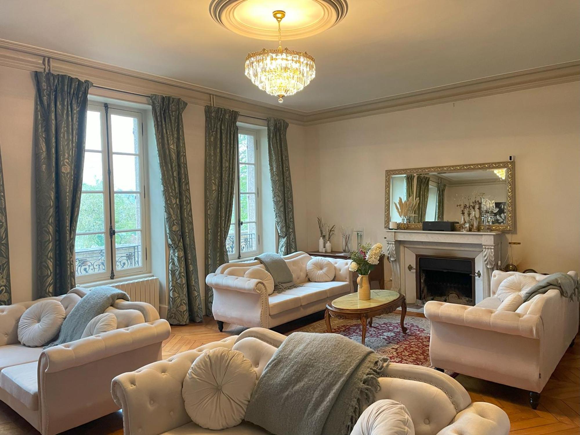 Chateau De Bruges Lapeyrouse エクステリア 写真