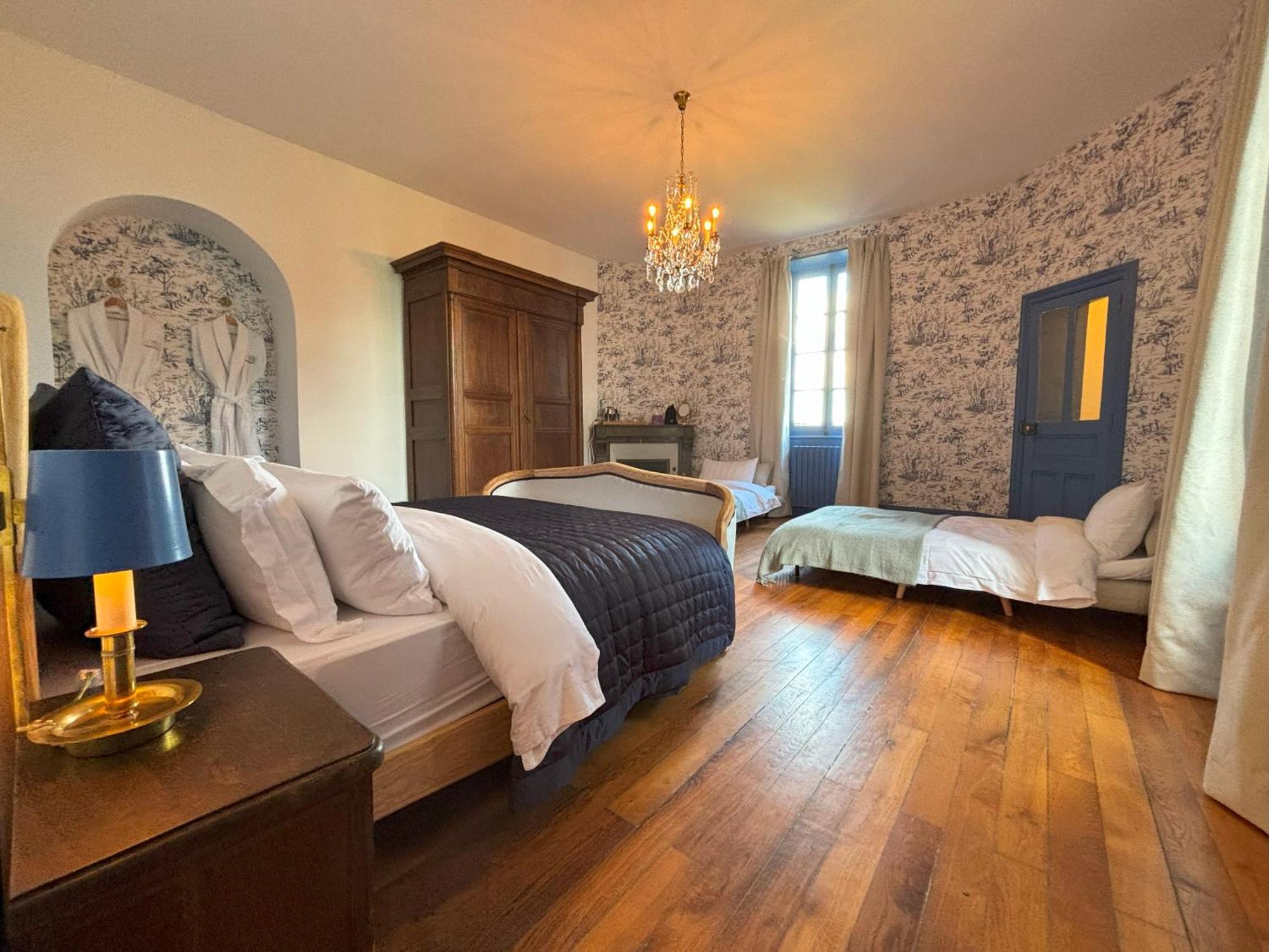 Chateau De Bruges Lapeyrouse エクステリア 写真